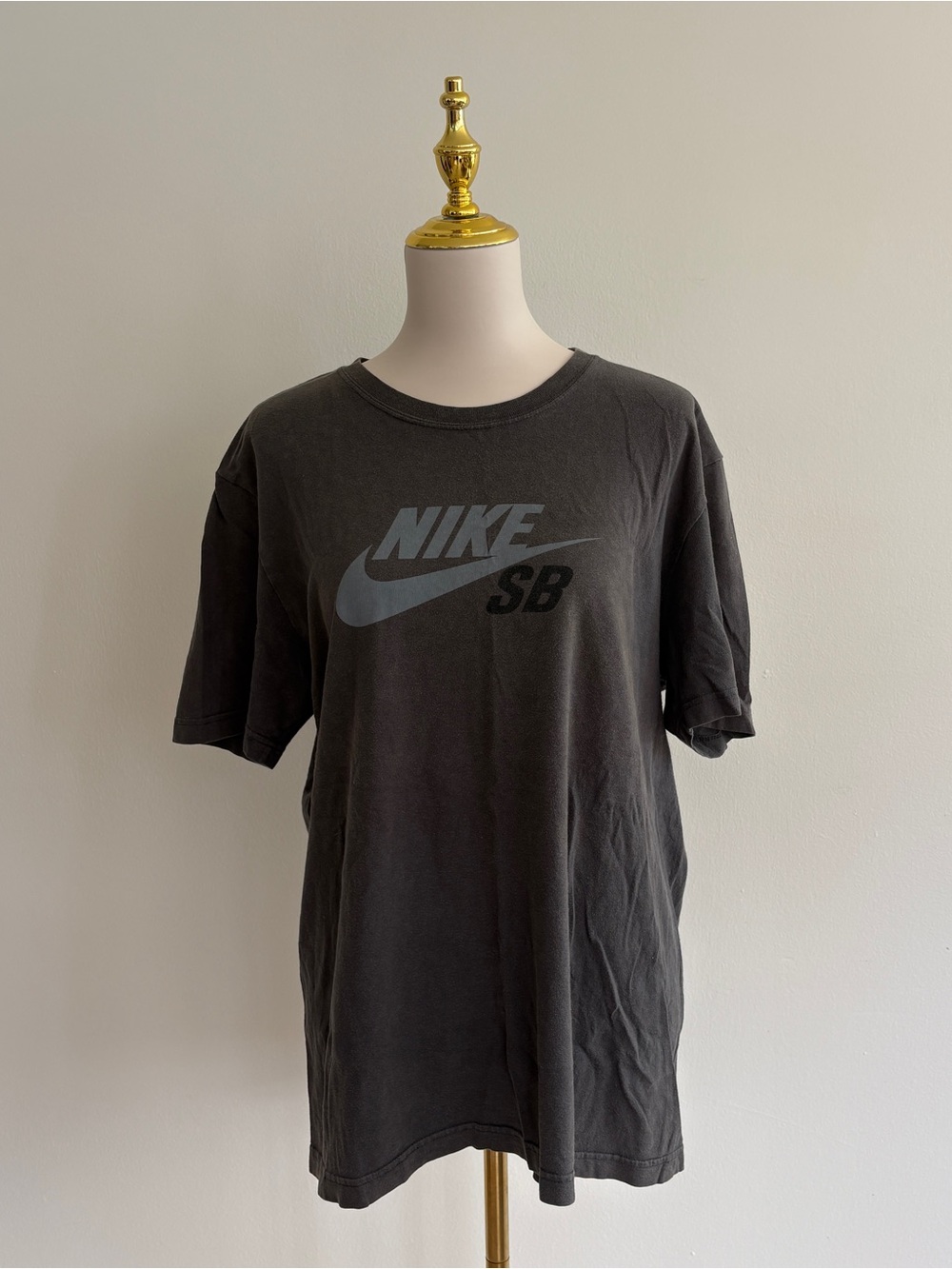 Nike SB Faded Charcoal Gray Graphic T-Shirt – Men’s Large
